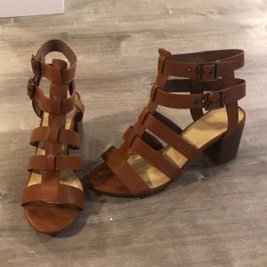 Tan/ Brown heels